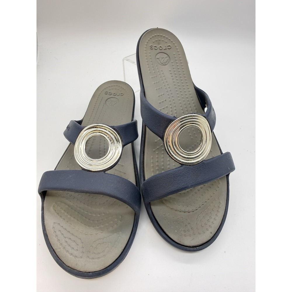 Crocs Sanrah Navy Blue Silver Beveled Circle Medallion Slide Sandals Size 9 EUC